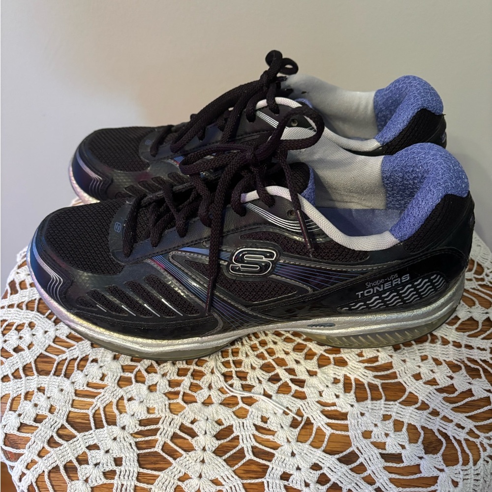 Women’s Sketchers Shape-Up Toners Black and White Sneakers Size 8